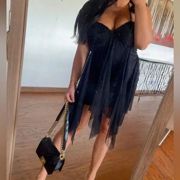 Unique black dress - Picture 1 of 6